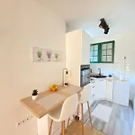 Διαμέρισμα Modern In The Old Town *