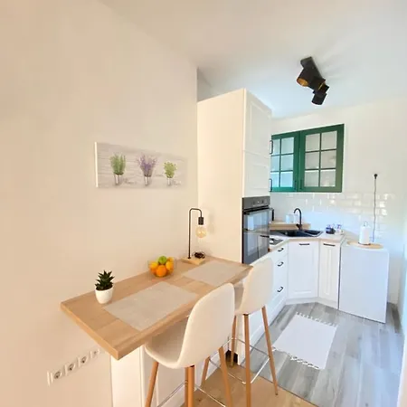 Lejlighed Modern In The Old Town *